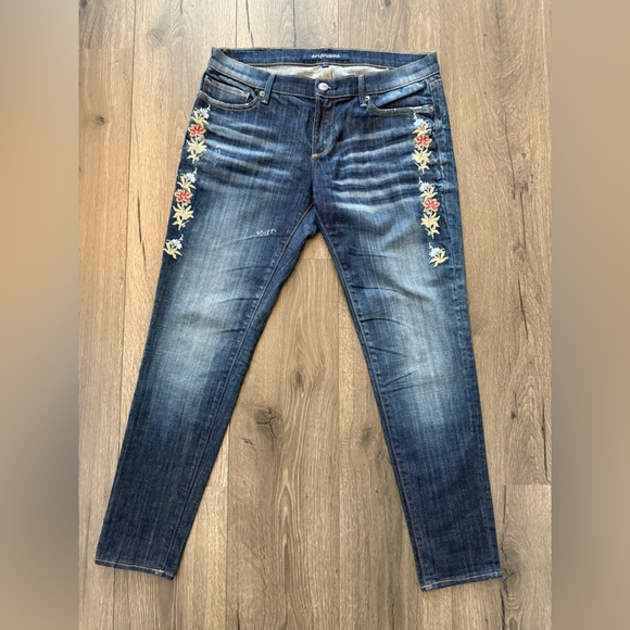 Driftwood Jeans with Floral Detail Size 30 - Picture 7 of 12